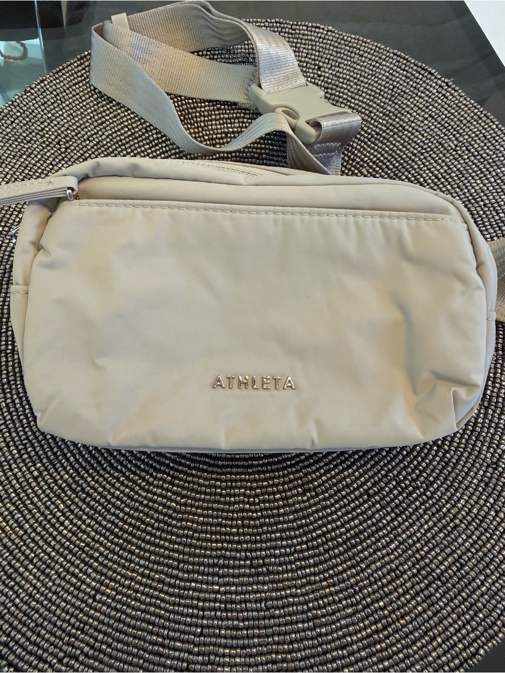 Athleta Belt Bag Waist Pack Crossbody – Light Gray/Beige – Excellent Condition